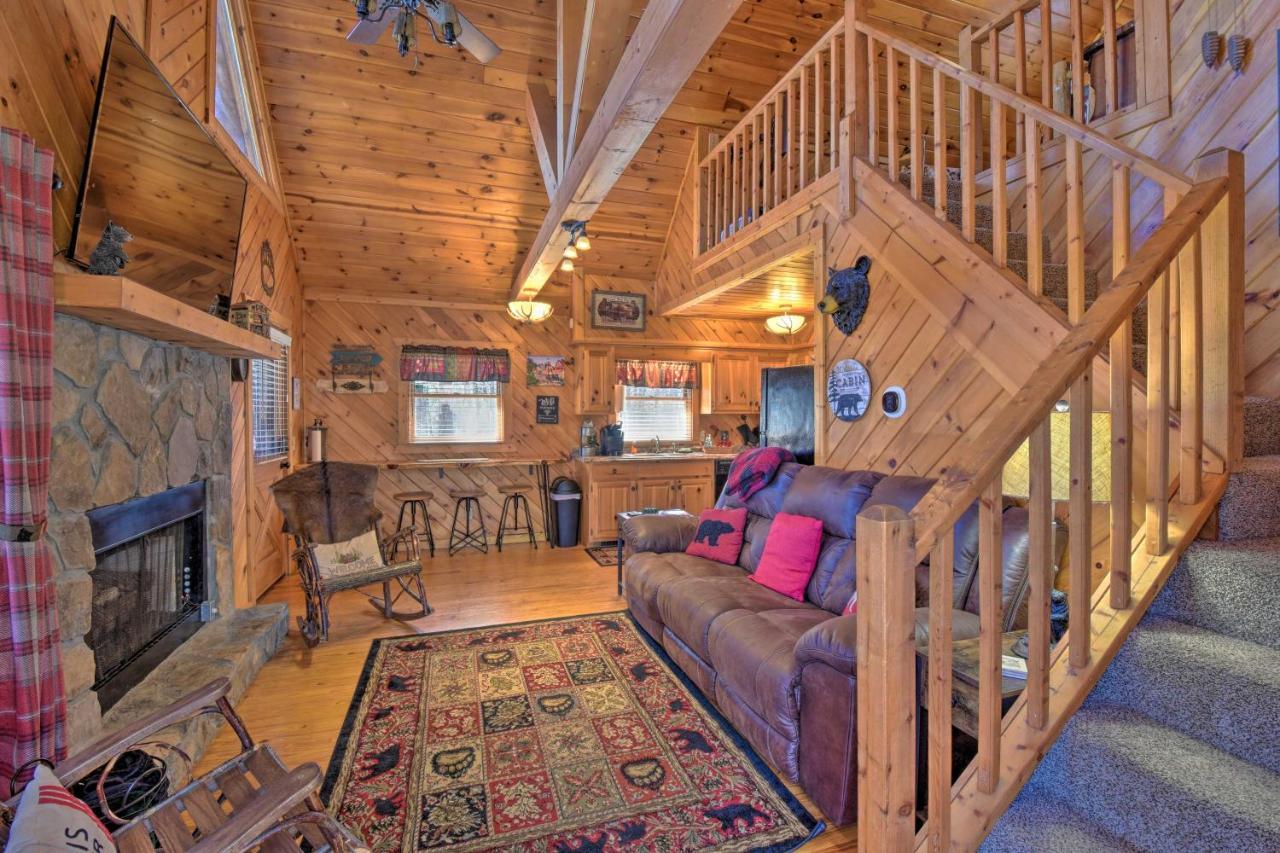 Helen Cabin With Deck And Hot Tub Less Than Half Mi To Main St Zewnętrze zdjęcie
