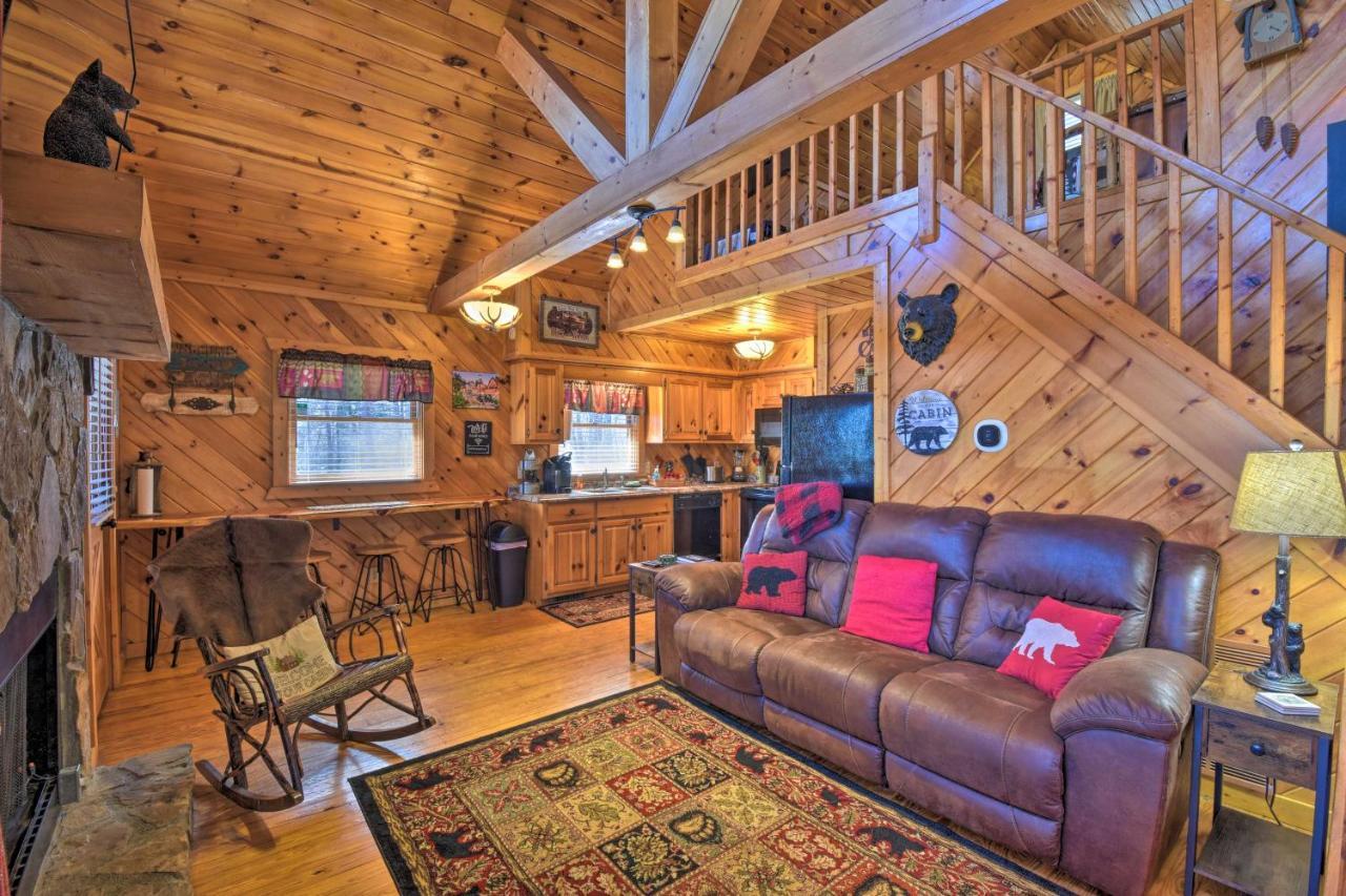 Helen Cabin With Deck And Hot Tub Less Than Half Mi To Main St Zewnętrze zdjęcie