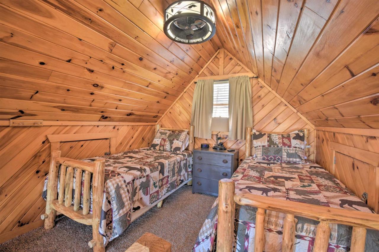 Helen Cabin With Deck And Hot Tub Less Than Half Mi To Main St Zewnętrze zdjęcie